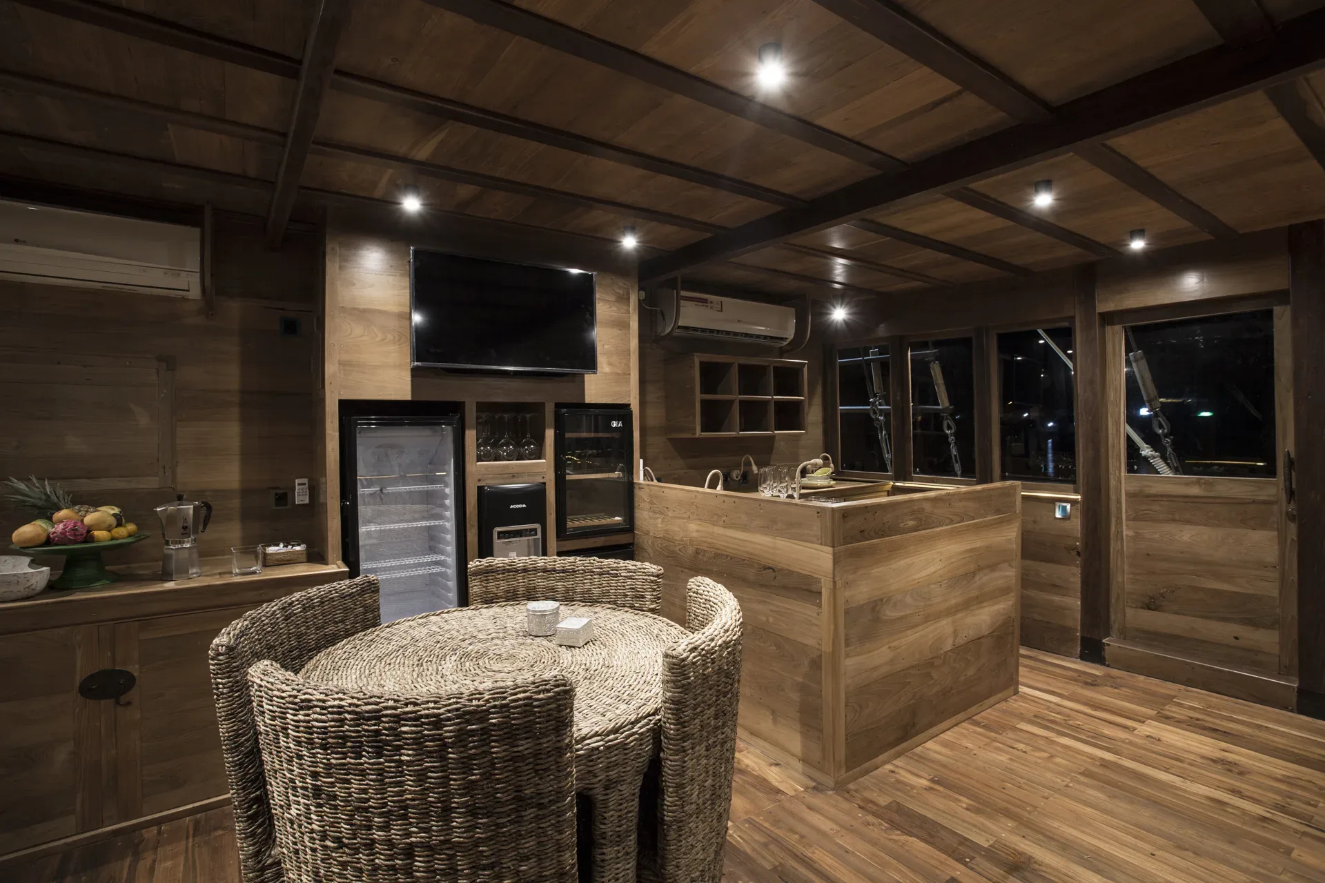 Asia Global Yachting (AGY) Salon 1