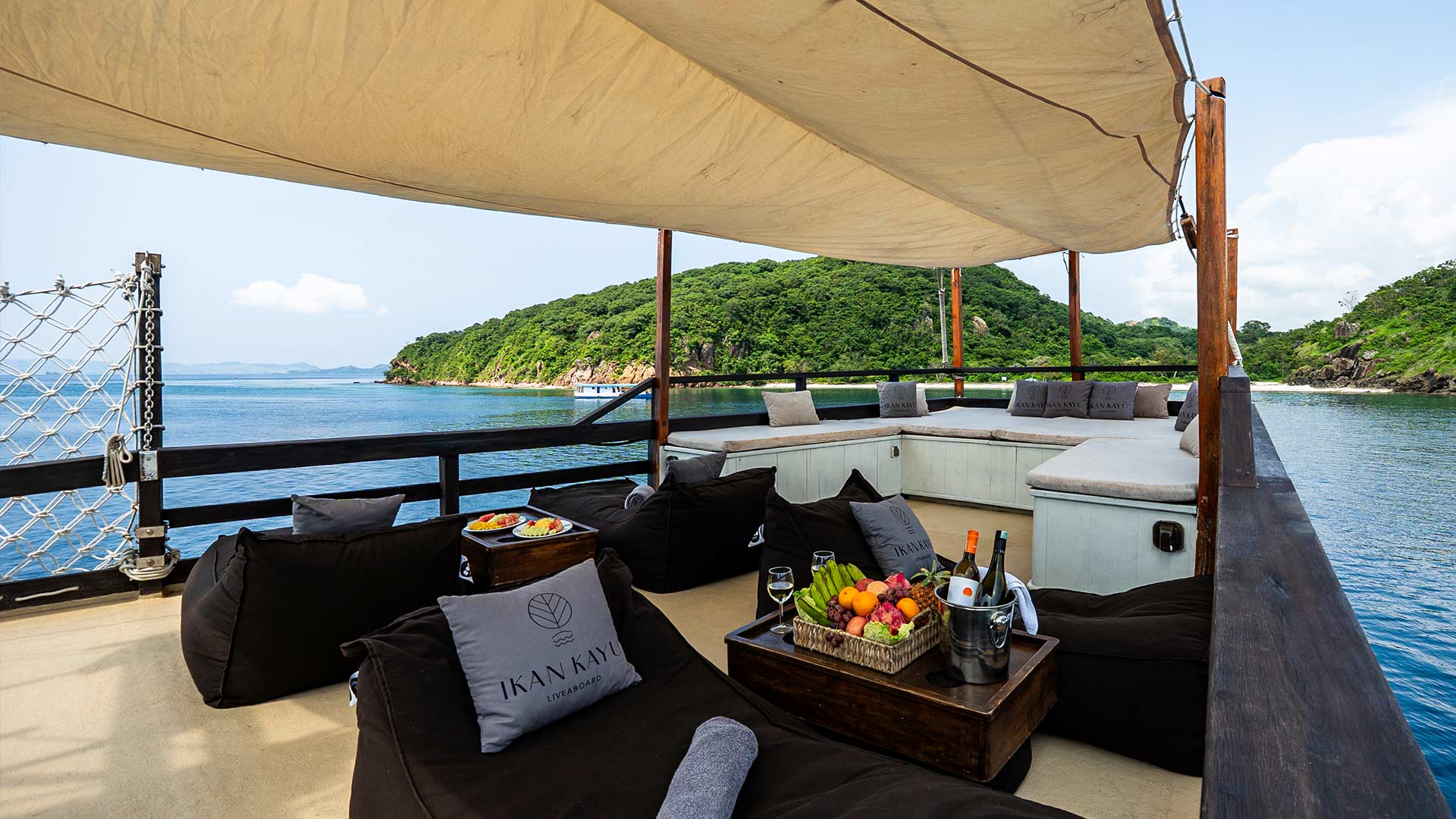 Asia Global Yachting (AGY) Luxury Yacht Charters in Thailand, Indonesia and Japan Gyu3158