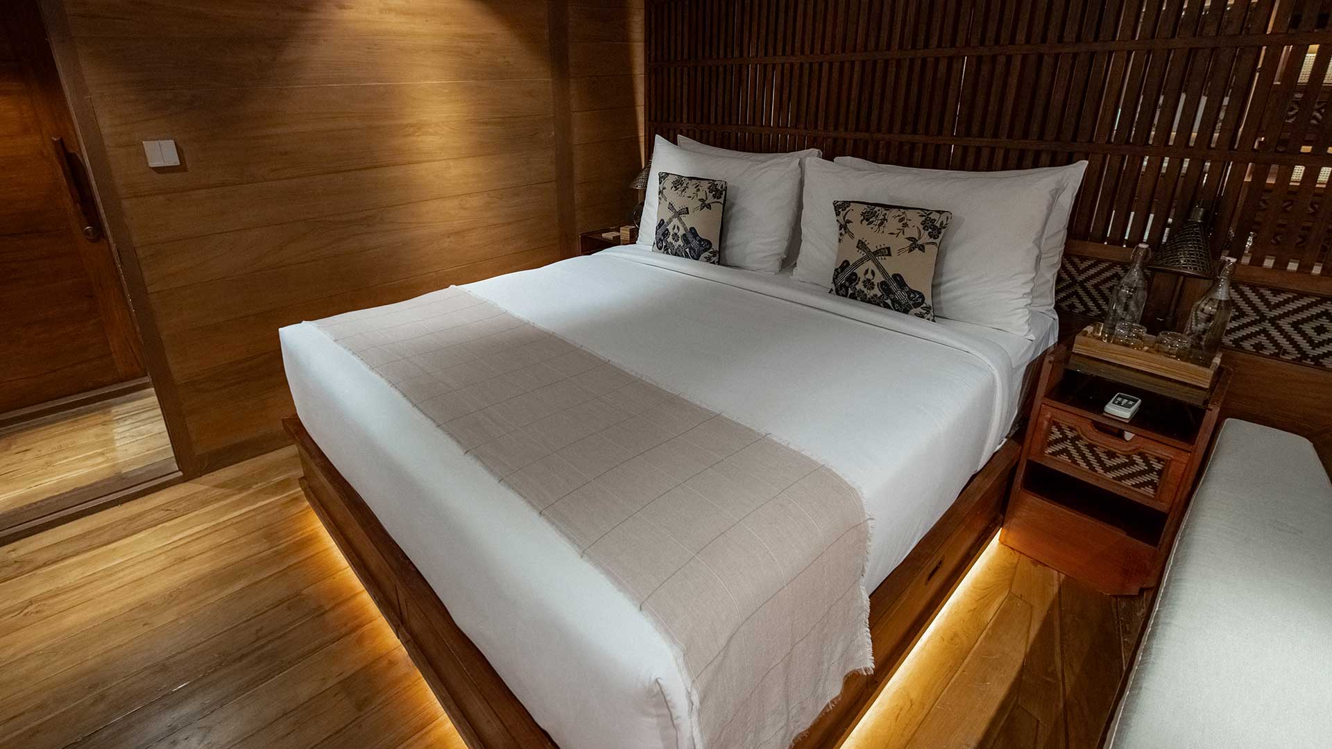 Asia Global Yachting (AGY) Luxury Yacht Charters in Thailand, Indonesia and Japan Dsc05964 Hdr