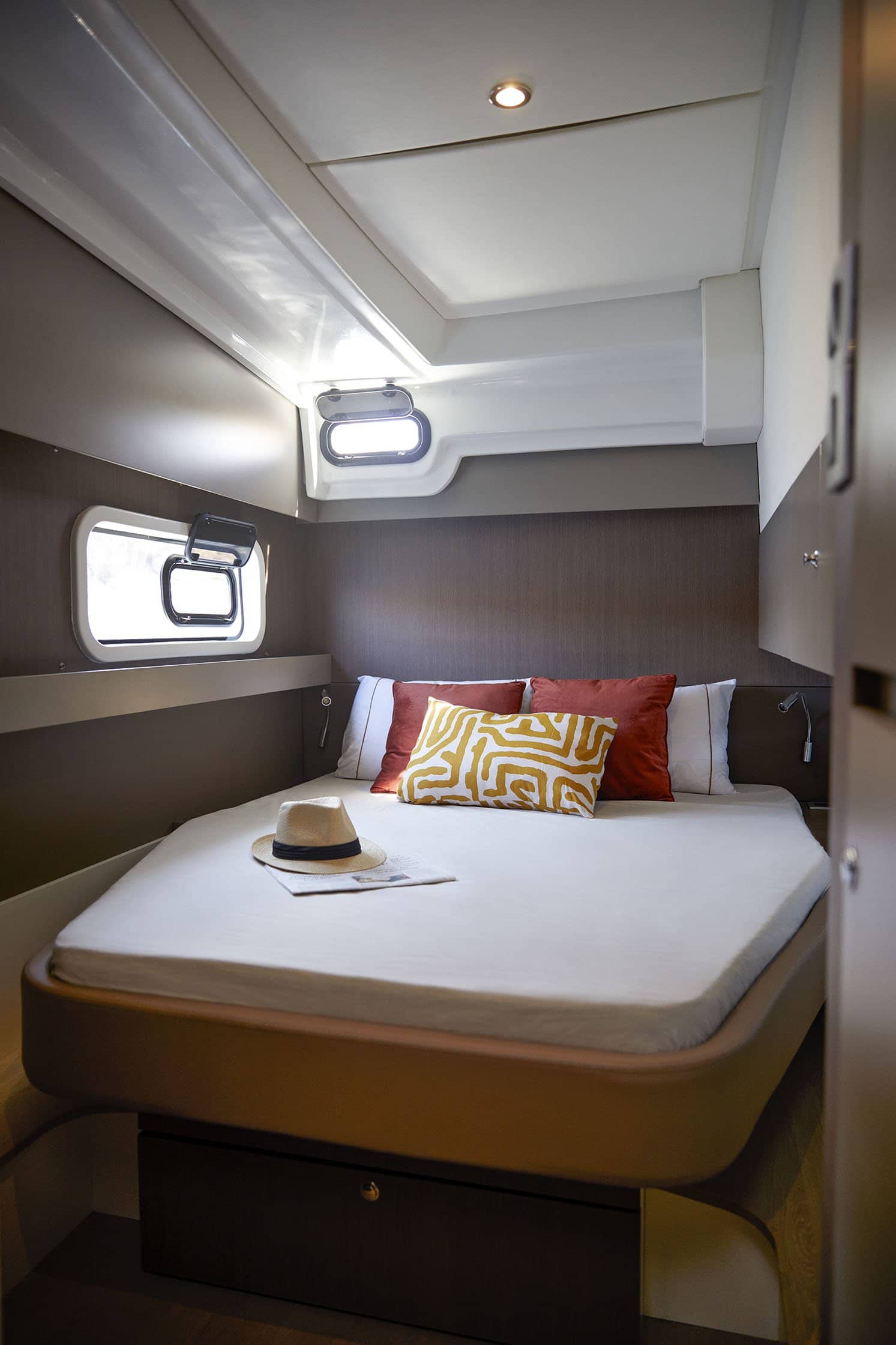 Asia Global Yachting (AGY) Premium Bespoke Yatch Charters, Sales, New Builds, Management & More 01 Keyfeatures 8o2a9445 1