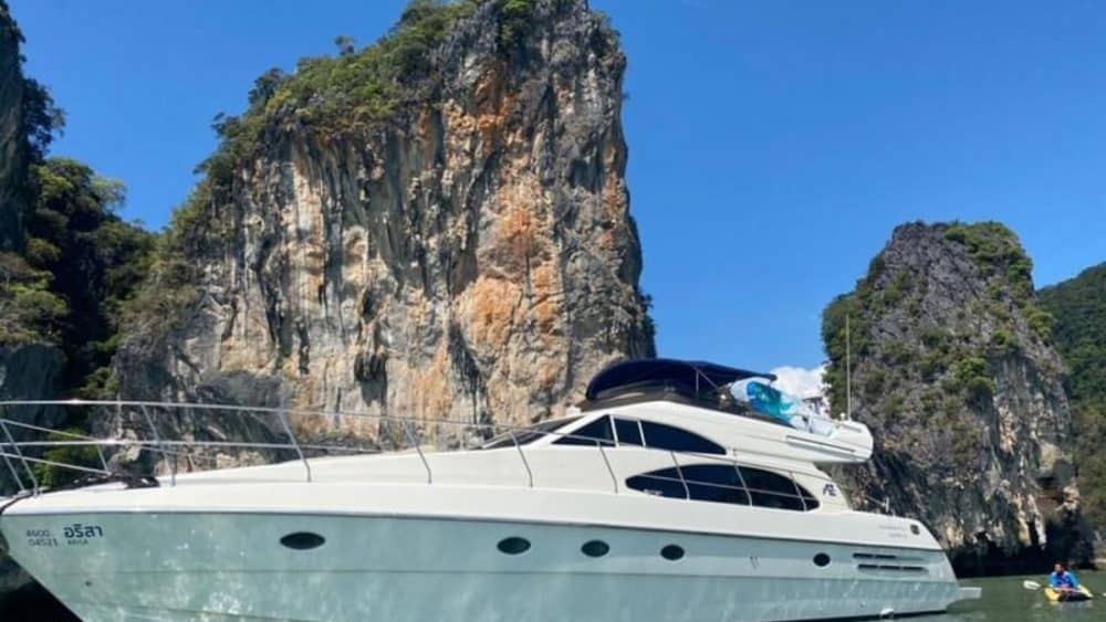 Asia Global Yachting (AGY) Premium Bespoke Yatch Charters, Sales, New Builds, Management & More Azimut 54 Lisa 015