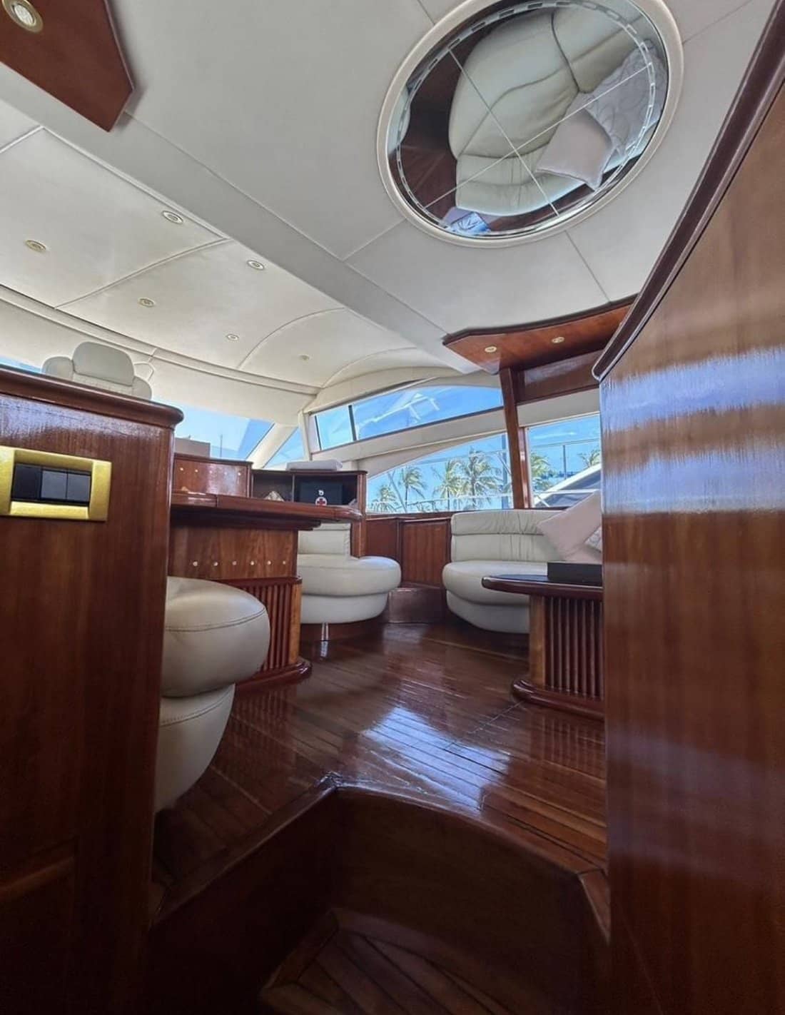 Asia Global Yachting (AGY) Premium Bespoke Yatch Charters, Sales, New Builds, Management & More Azimut 54 Lisa 033