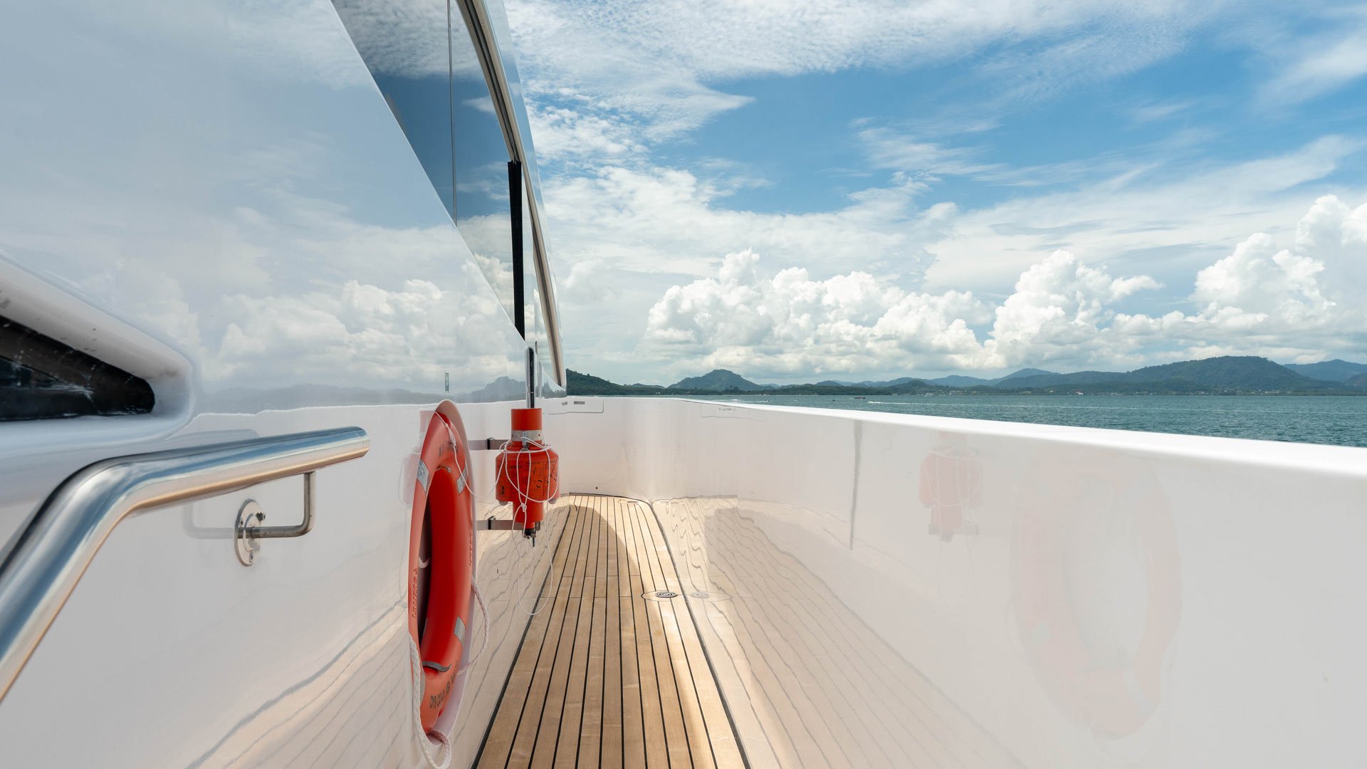 Asia Global Yachting (AGY) Luxury Yacht Charters in Thailand, Indonesia and Japan Nuck S Ship 28