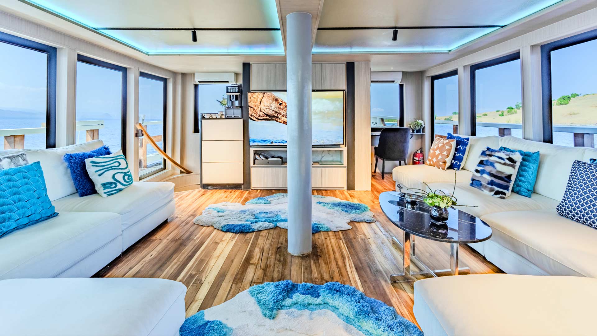 Asia Global Yachting (AGY) Luxury Yacht Charters in Thailand, Indonesia and Japan Living Room 1.5