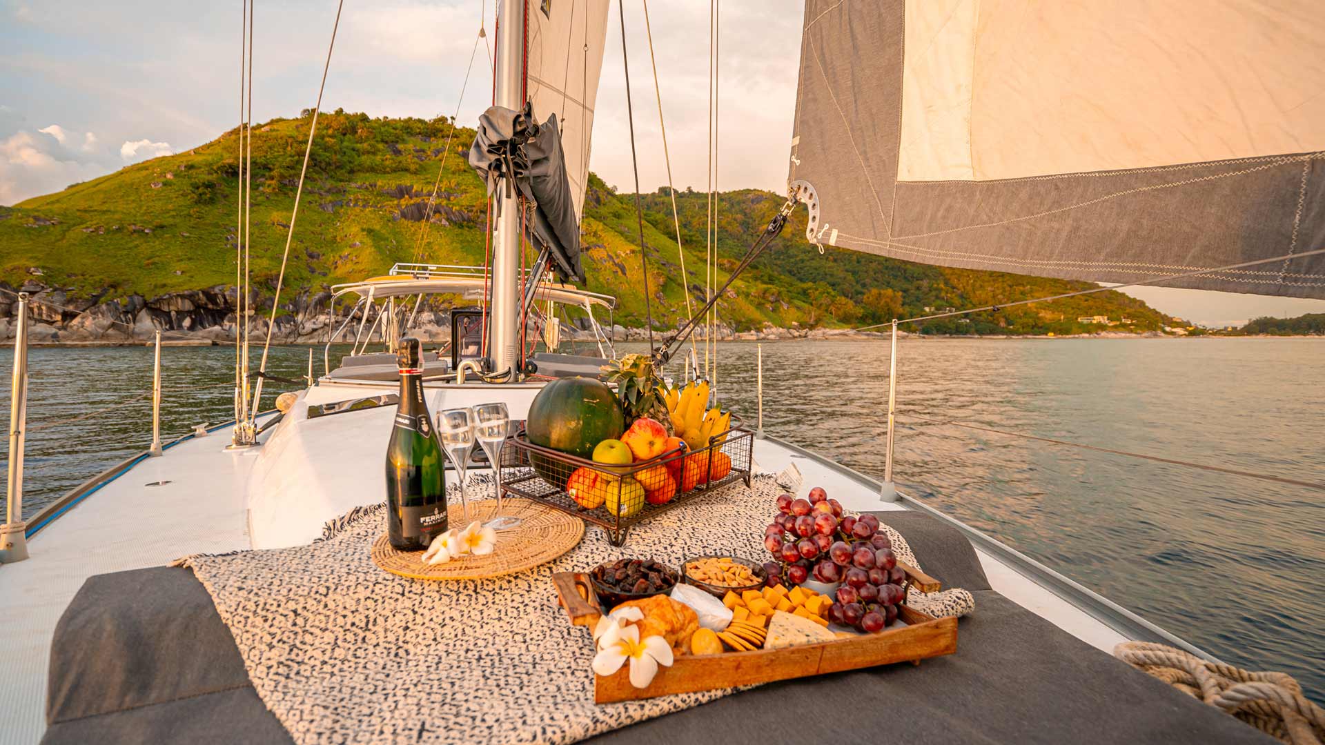 Asia Global Yachting (AGY) Luxury Yacht Charters in Thailand, Indonesia and Japan Gs701466